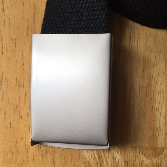 Black and silver metal buckle web belt 1.5” x 43” like new - Picture 2 of 9